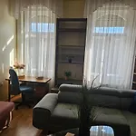 Cozy Apartment And Rooms Near Kalvin Square