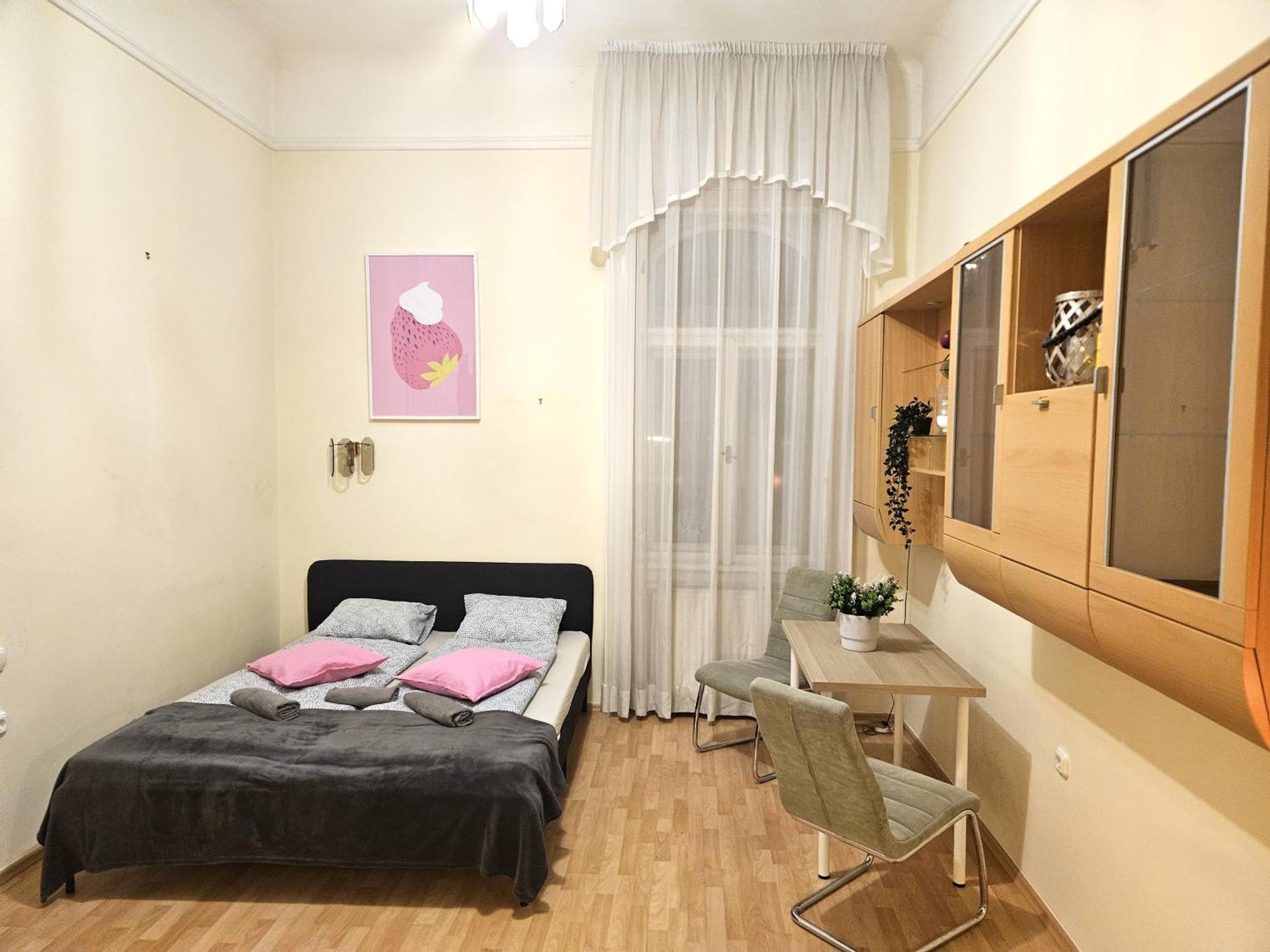 Cozy And Near Kalvin Square Apartamento