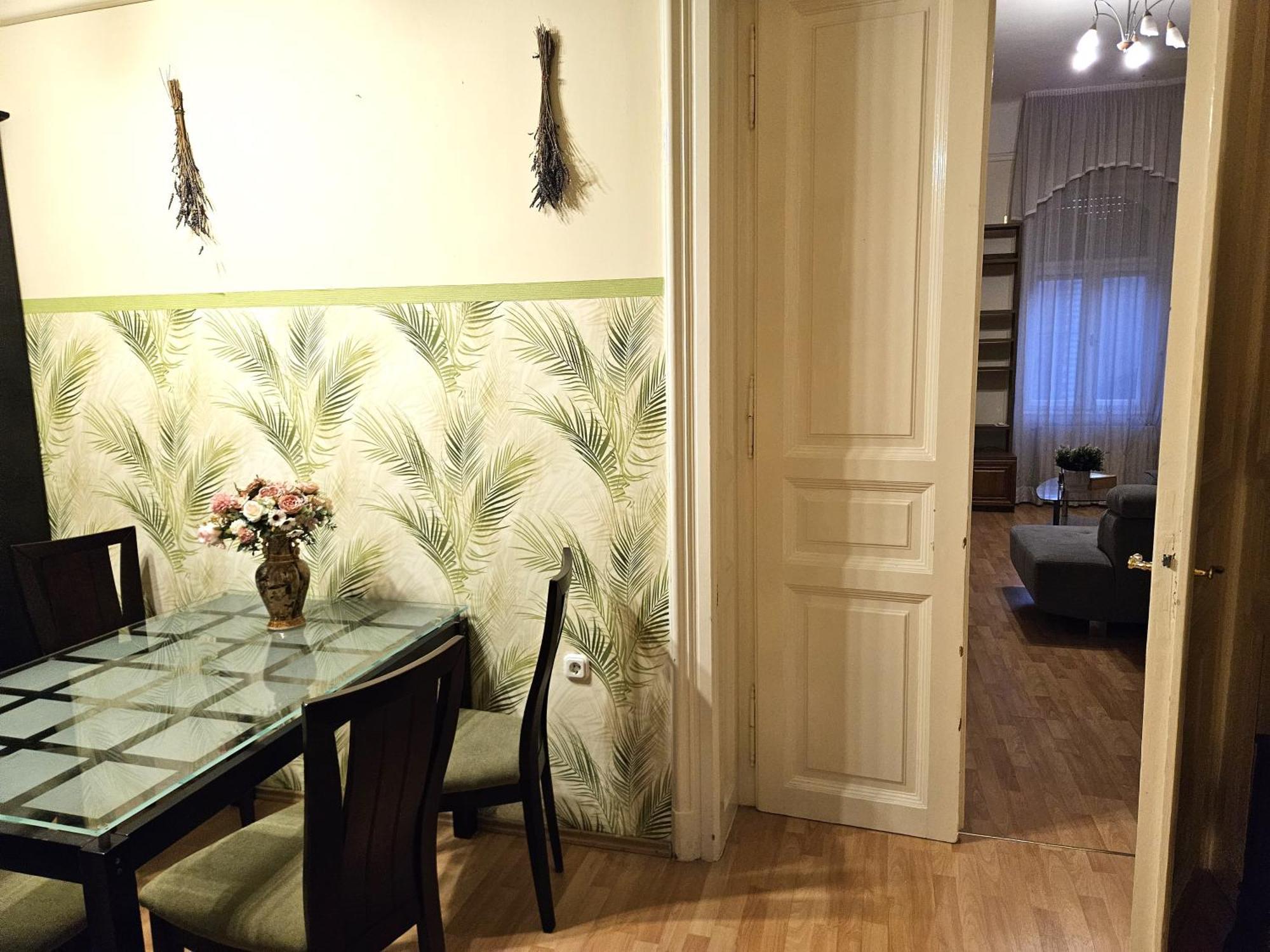 Apartamento Cozy And Near Kalvin Square Budapest