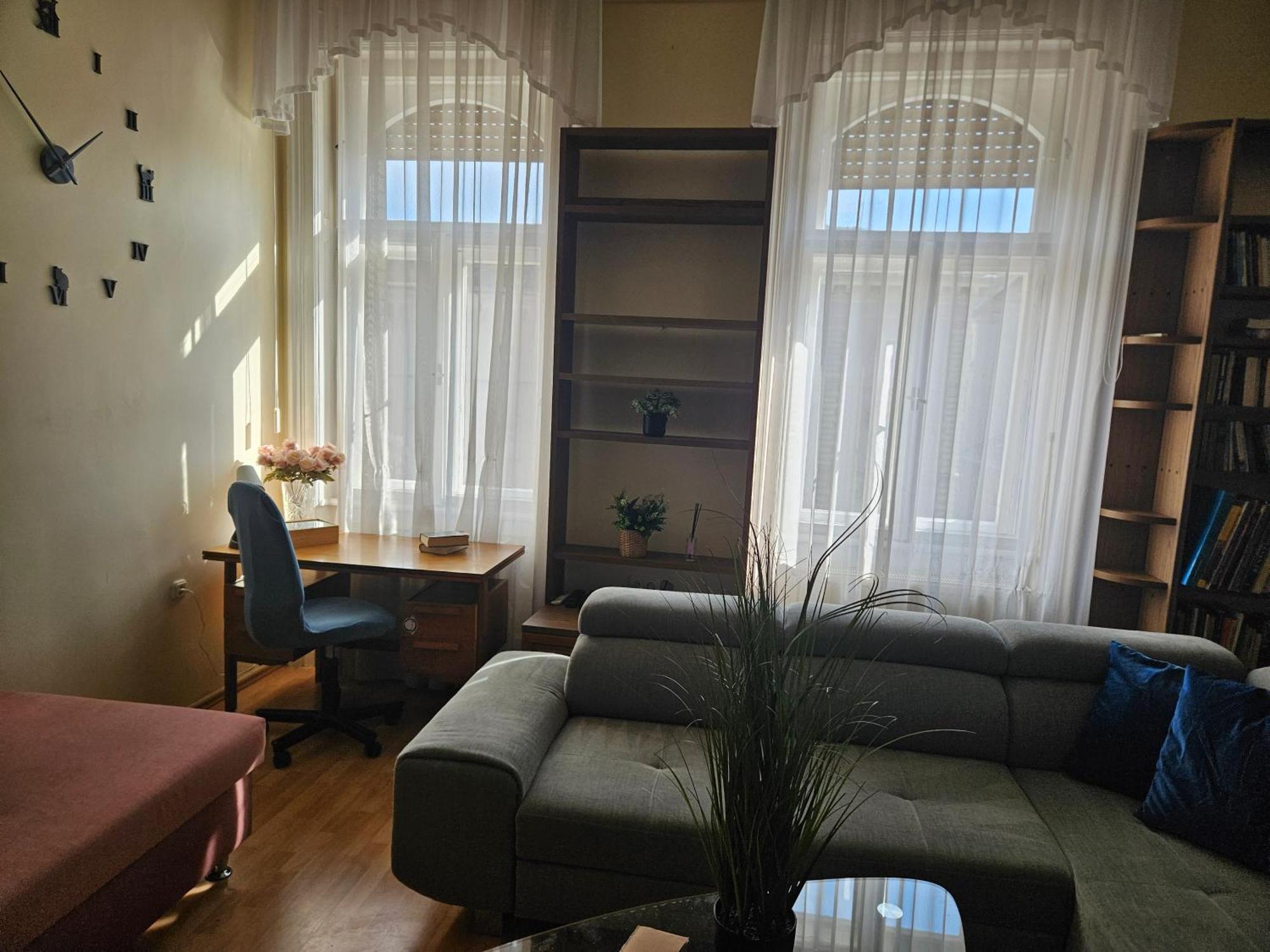 Cozy And Near Kalvin Square * Budapest