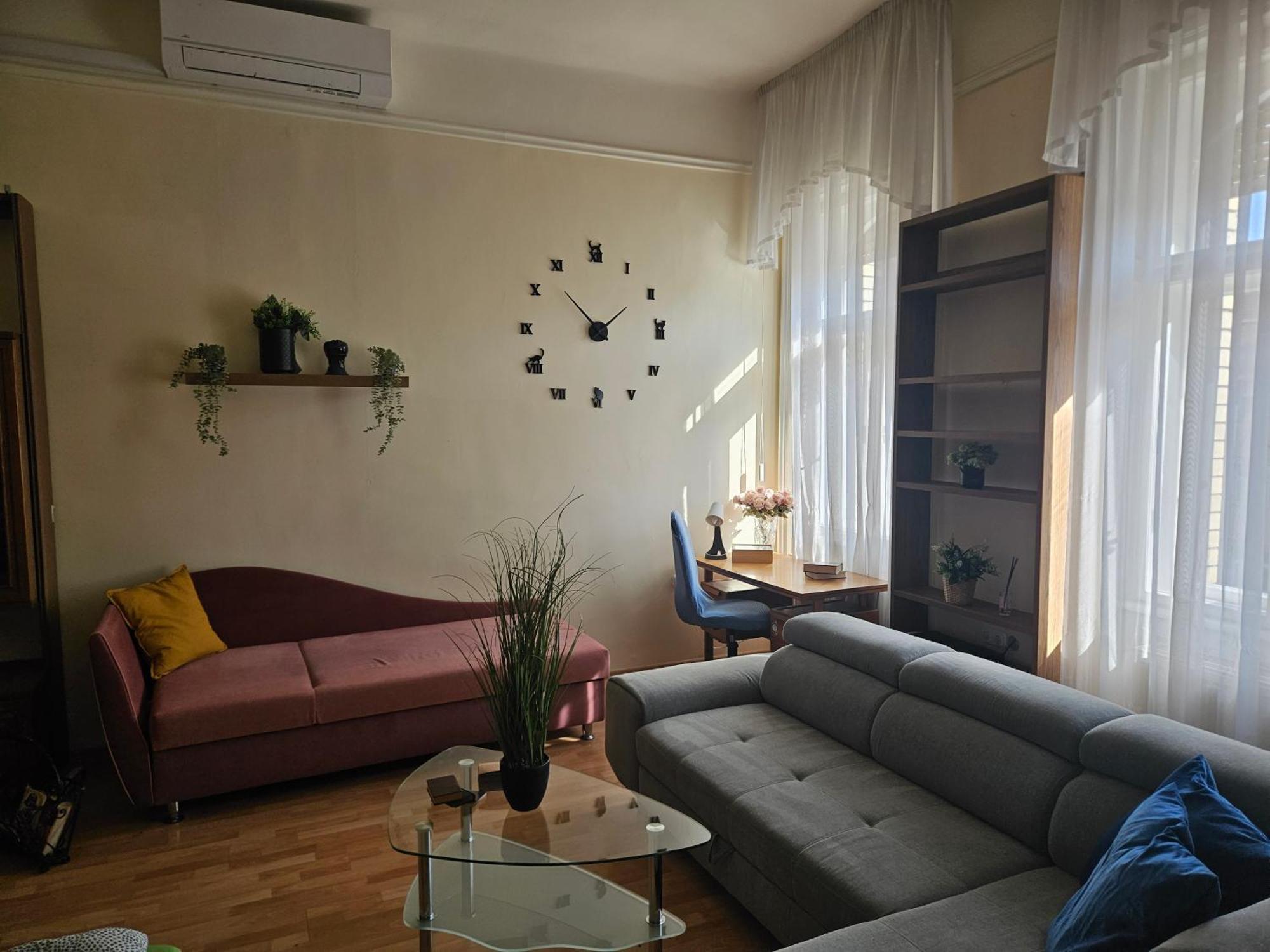 Cozy And Near Kalvin Square Apartamento