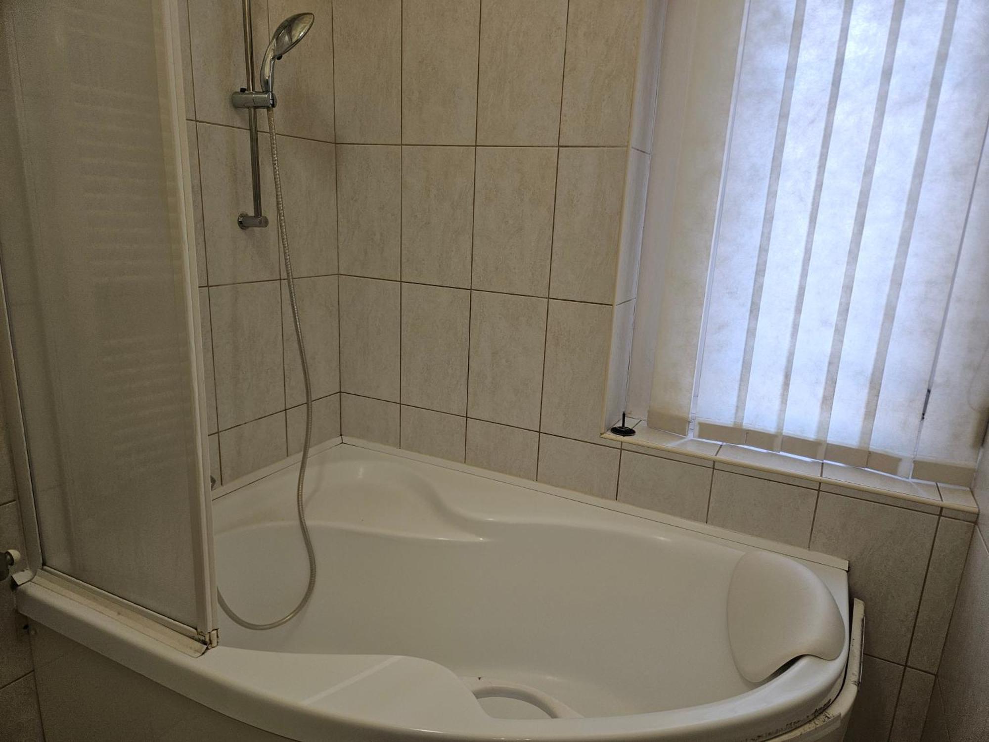 Cozy And Near Kalvin Square Apartment